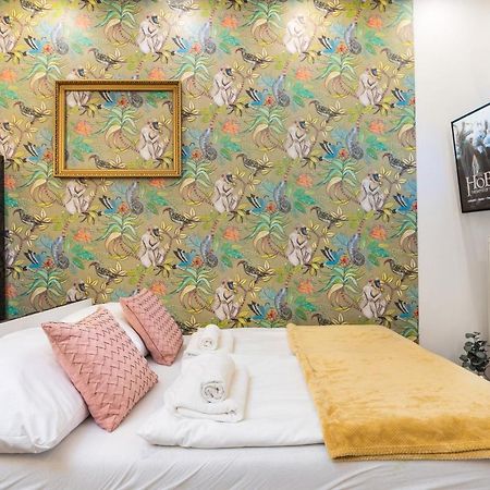 Economy Downtown Design Apartments - Free Parking - Balcony - Super Puplic Transport - Ac Budapest Luaran gambar
