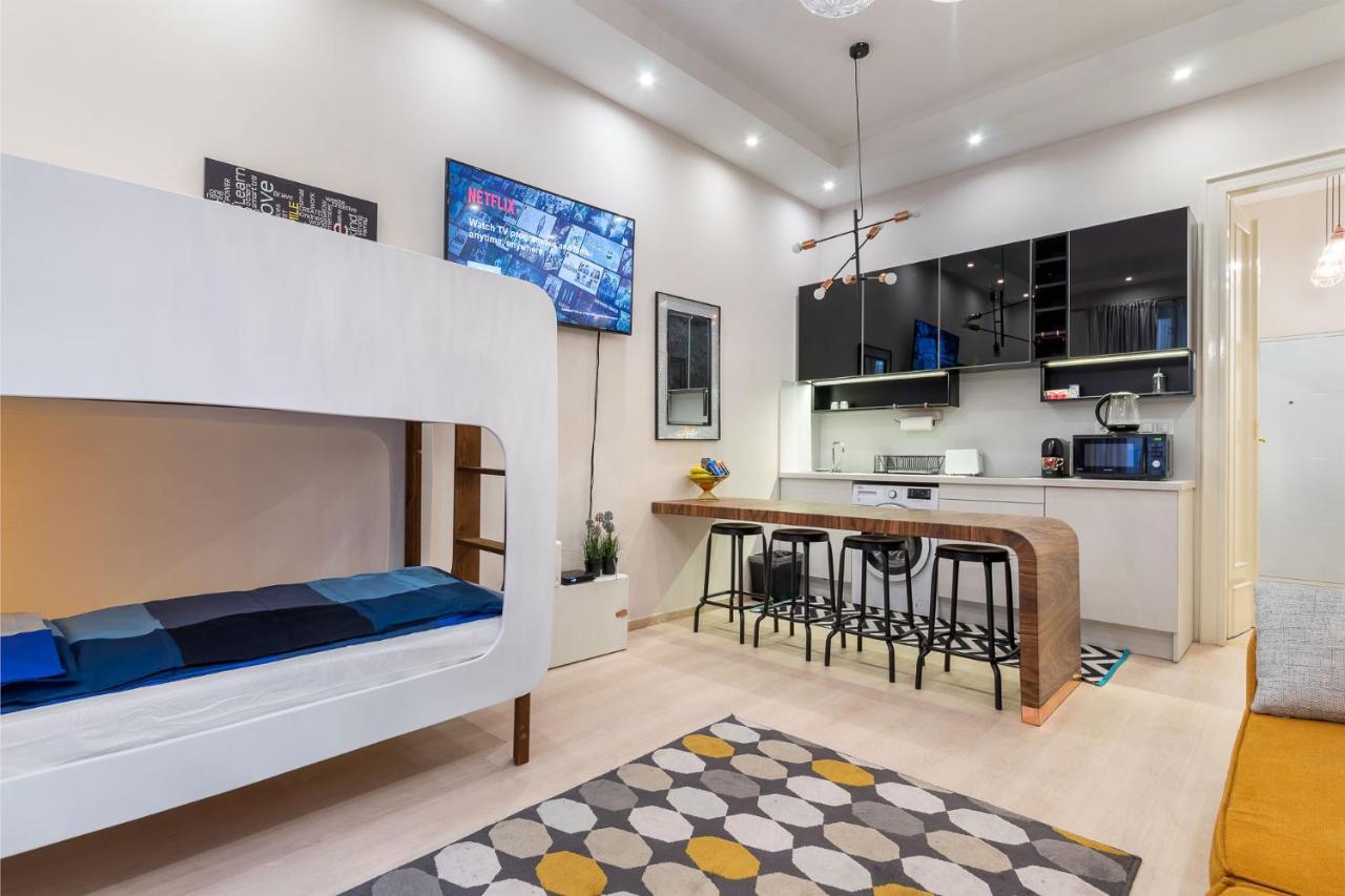 Economy Downtown Design Apartments - Free Parking - Balcony - Super Puplic Transport - Ac Budapest Luaran gambar