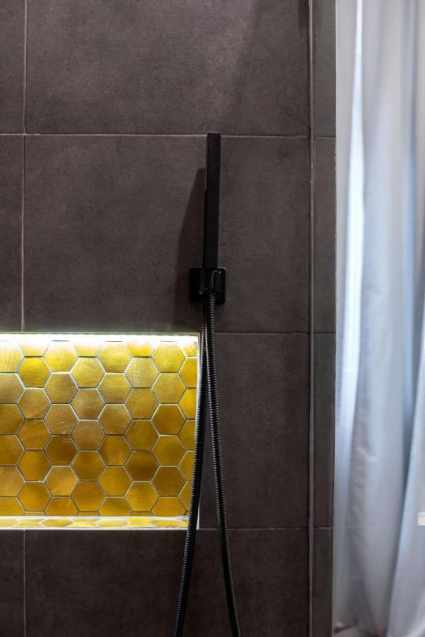 Economy Downtown Design Apartments - Free Parking - Balcony - Super Puplic Transport - Ac Budapest Luaran gambar