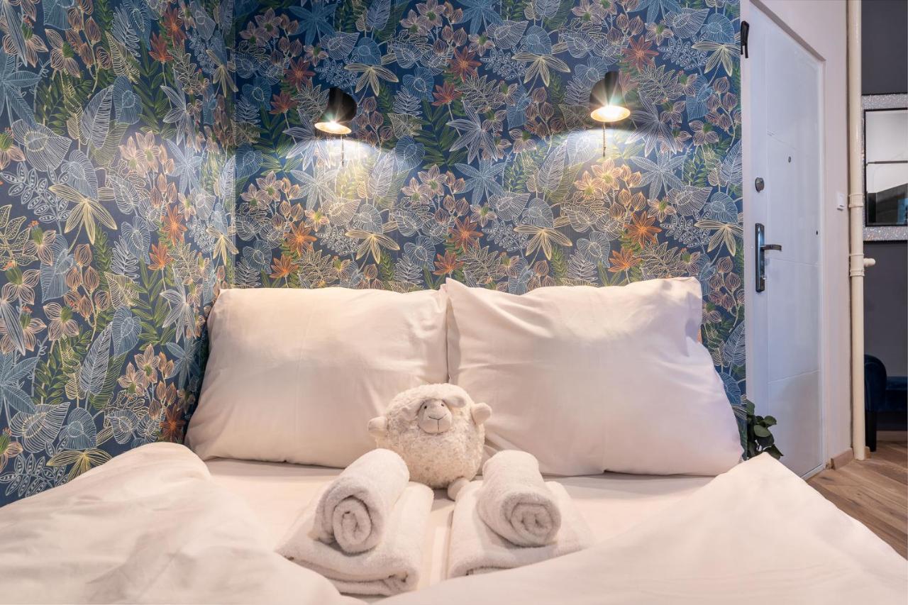 Economy Downtown Design Apartments - Free Parking - Balcony - Super Puplic Transport - Ac Budapest Luaran gambar
