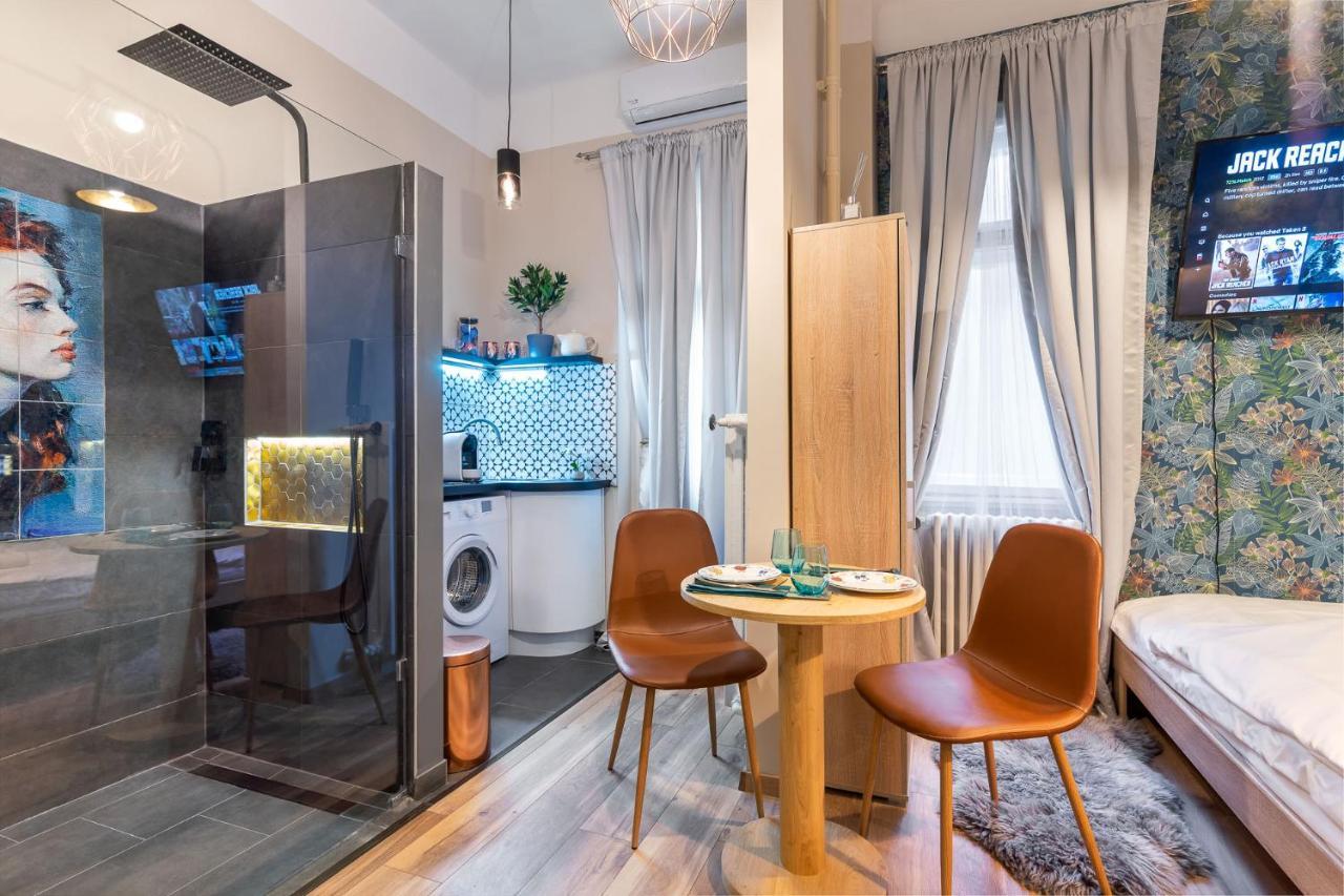 Economy Downtown Design Apartments - Free Parking - Balcony - Super Puplic Transport - Ac Budapest Luaran gambar