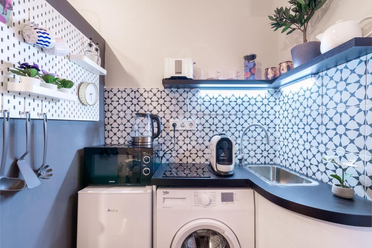 Economy Downtown Design Apartments - Free Parking - Balcony - Super Puplic Transport - Ac Budapest Luaran gambar