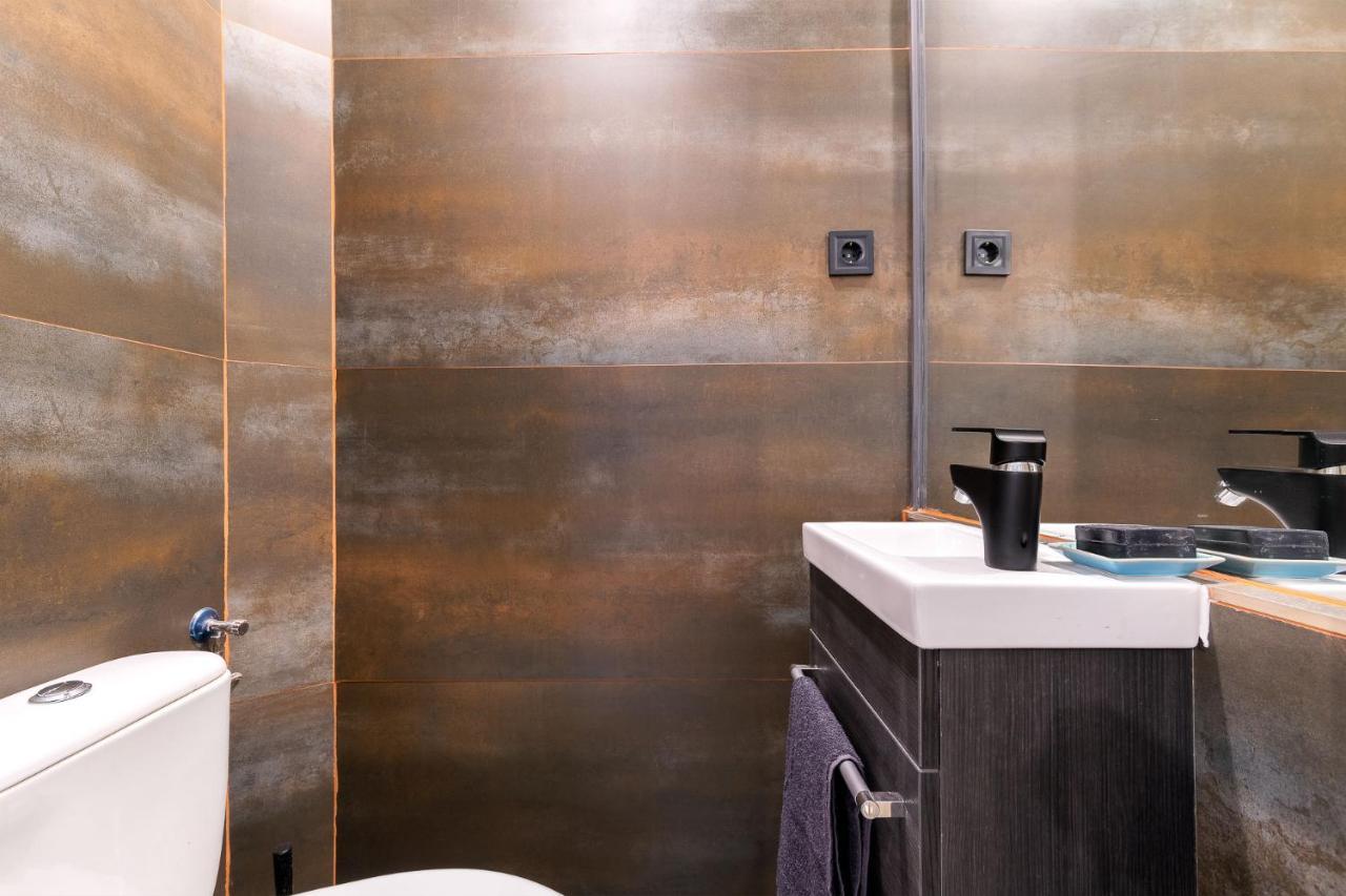 Economy Downtown Design Apartments - Free Parking - Balcony - Super Puplic Transport - Ac Budapest Luaran gambar