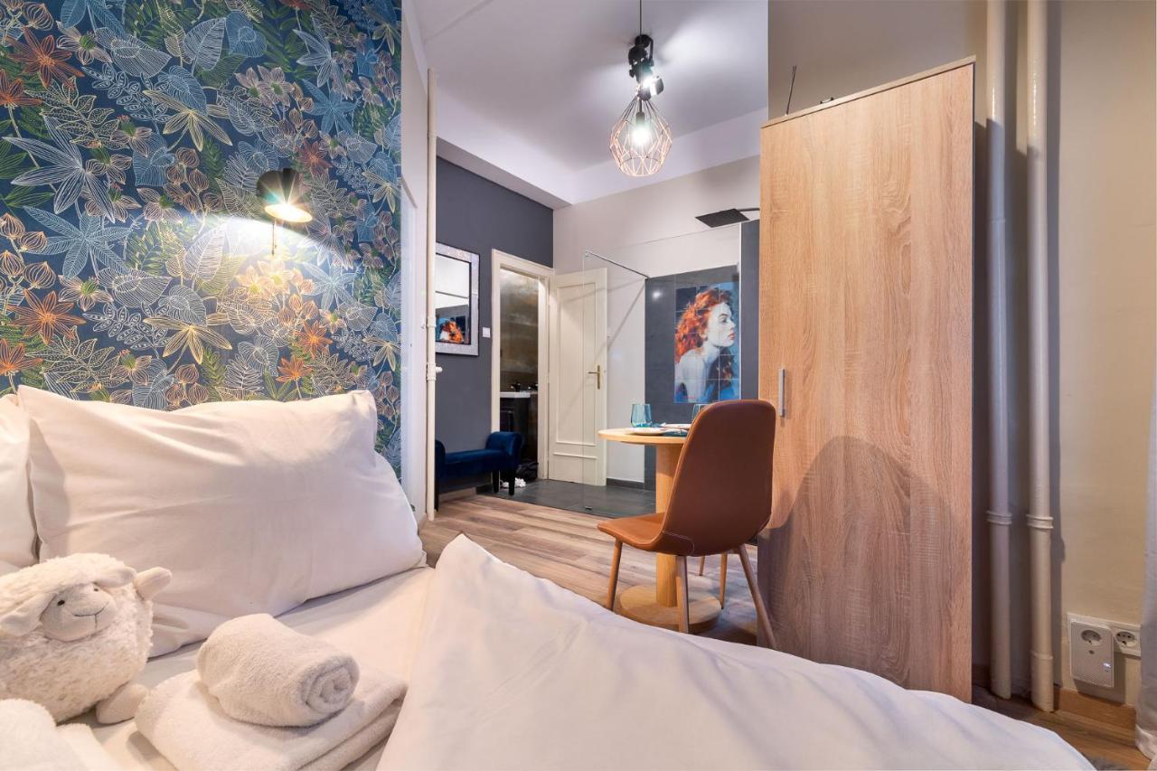Economy Downtown Design Apartments - Free Parking - Balcony - Super Puplic Transport - Ac Budapest Luaran gambar