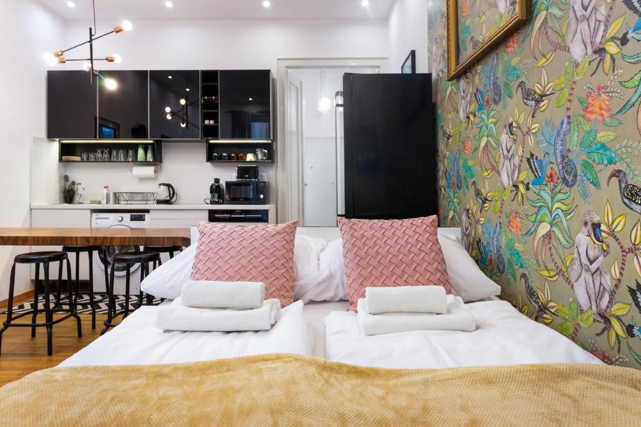 Economy Downtown Design Apartments - Free Parking - Balcony - Super Puplic Transport - Ac Budapest Luaran gambar