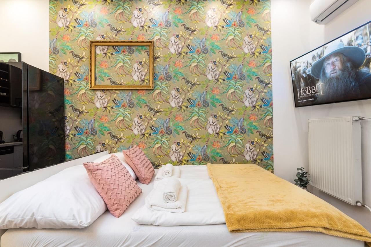 Economy Downtown Design Apartments - Free Parking - Balcony - Super Puplic Transport - Ac Budapest Luaran gambar
